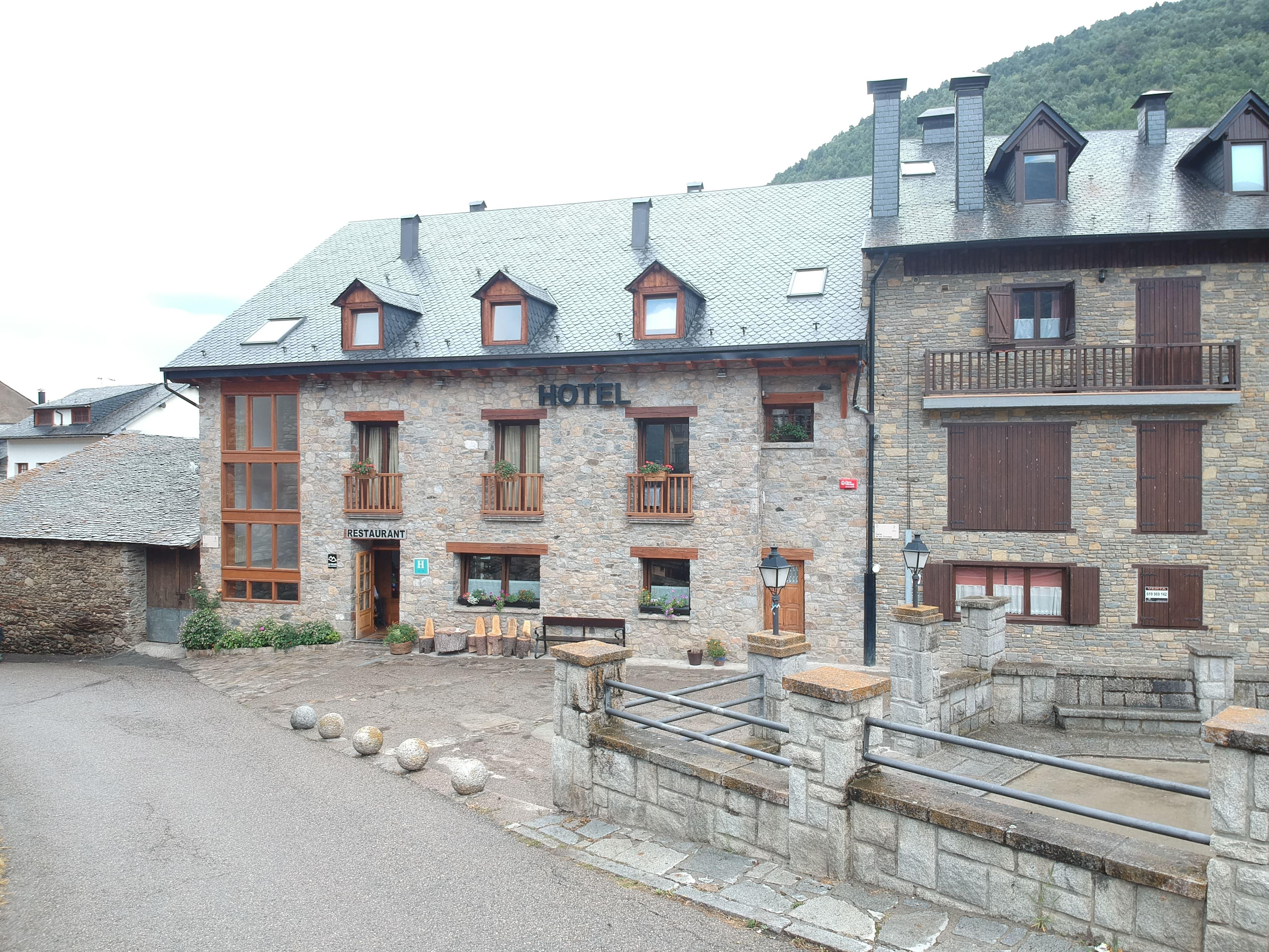 Hotel Lo Paller Valencia D'Aneu Экстерьер фото