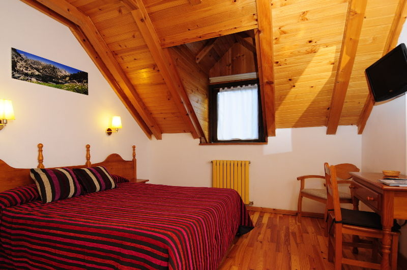 Hotel Lo Paller Valencia D'Aneu Экстерьер фото