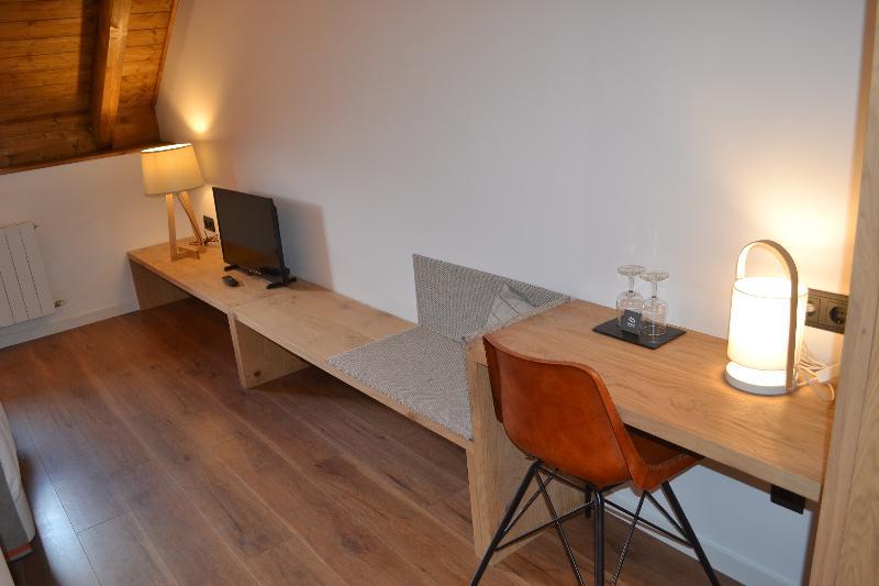 Hotel Lo Paller Valencia D'Aneu Экстерьер фото