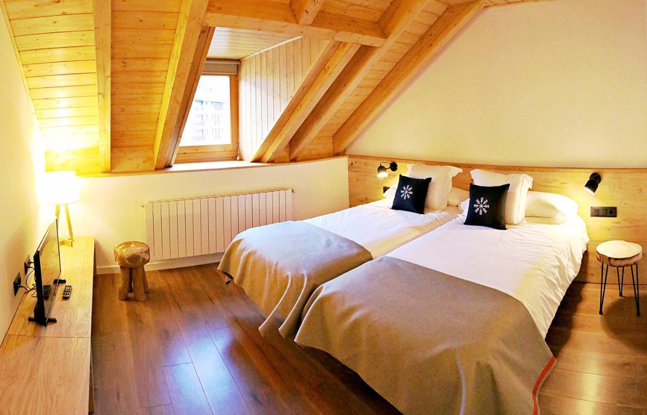 Hotel Lo Paller Valencia D'Aneu Экстерьер фото