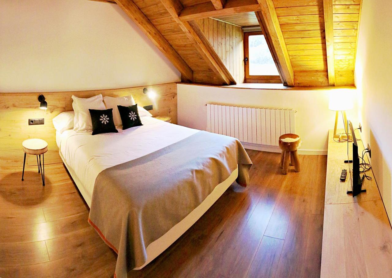 Hotel Lo Paller Valencia D'Aneu Экстерьер фото