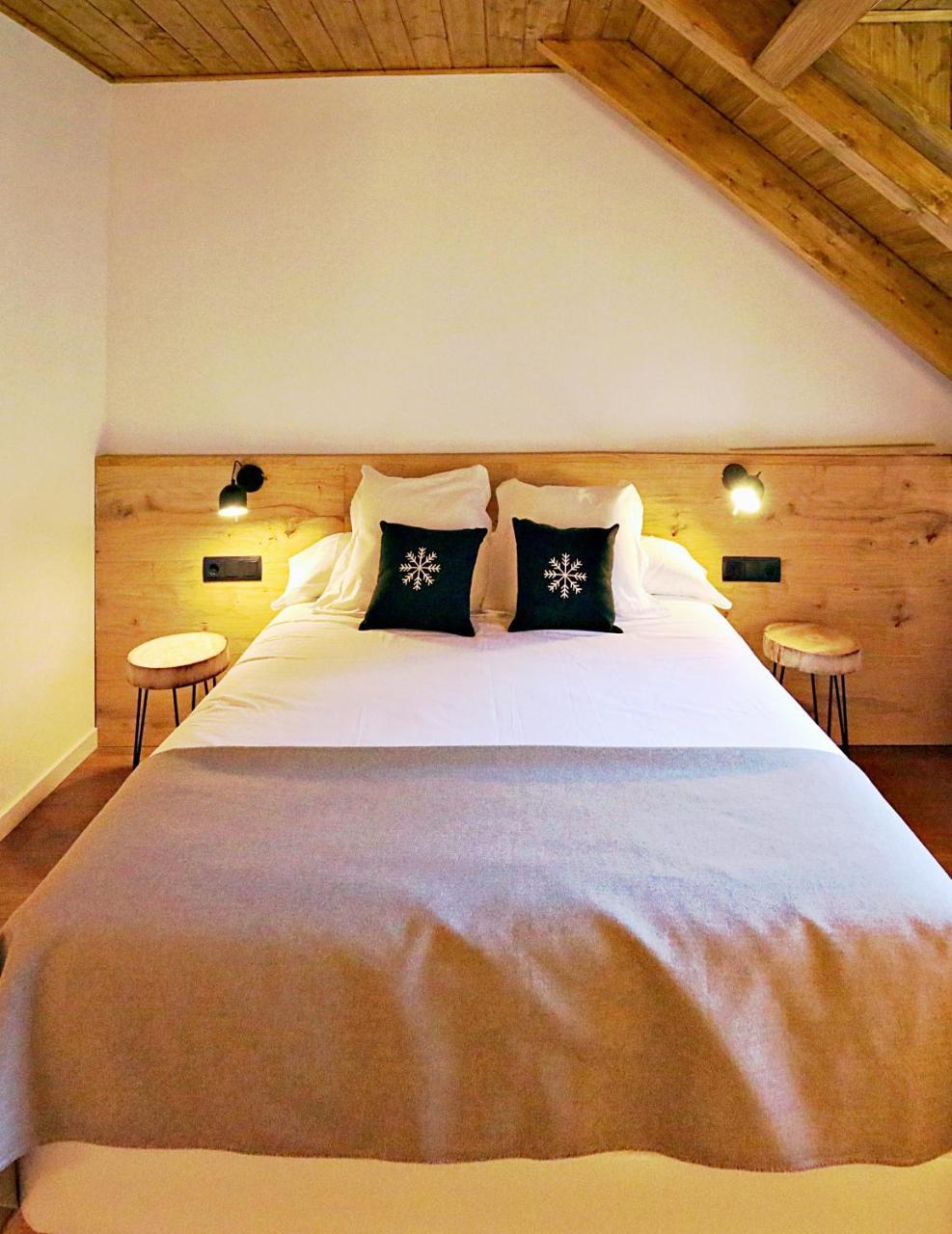 Hotel Lo Paller Valencia D'Aneu Экстерьер фото