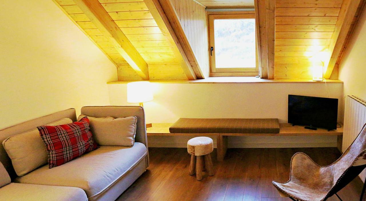 Hotel Lo Paller Valencia D'Aneu Экстерьер фото