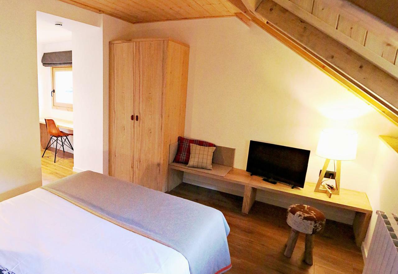 Hotel Lo Paller Valencia D'Aneu Экстерьер фото